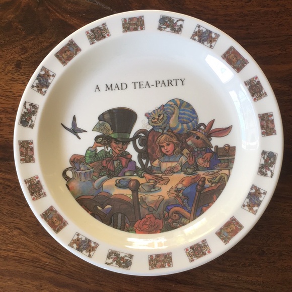 3 Alice in Wonderland Unique Bundle: 2 Used Books + 1 Melamine Plate - Picture 3 of 15